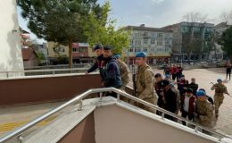 Zonguldak’ta eşinin evine camı kırıp kırdı! Sevgilisini defalarca bıçakladı…