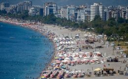 Mehmet Nuri Ersoy 2024 turizm hedefini açıkladı! ’60 milyon turist, 60 milyar dolar gelir’