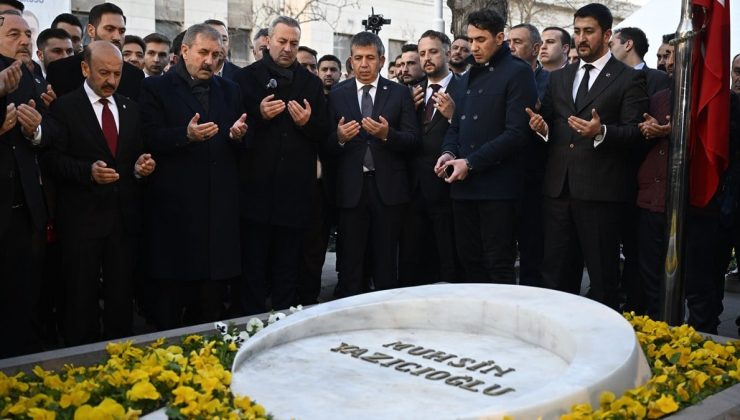 Mustafa Destici, Muhsin Yazıcıoğlu’nun kabrini ziyaret etti
