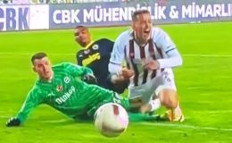 Sivasspor – Fenerbahçe maçındaki penaltı pozisyonuna hakem yorumcuları ne dedi
