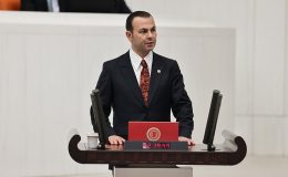 İyi Parti İstanbul Milletvekili Seyithan İzsiz partisinden istifa etti