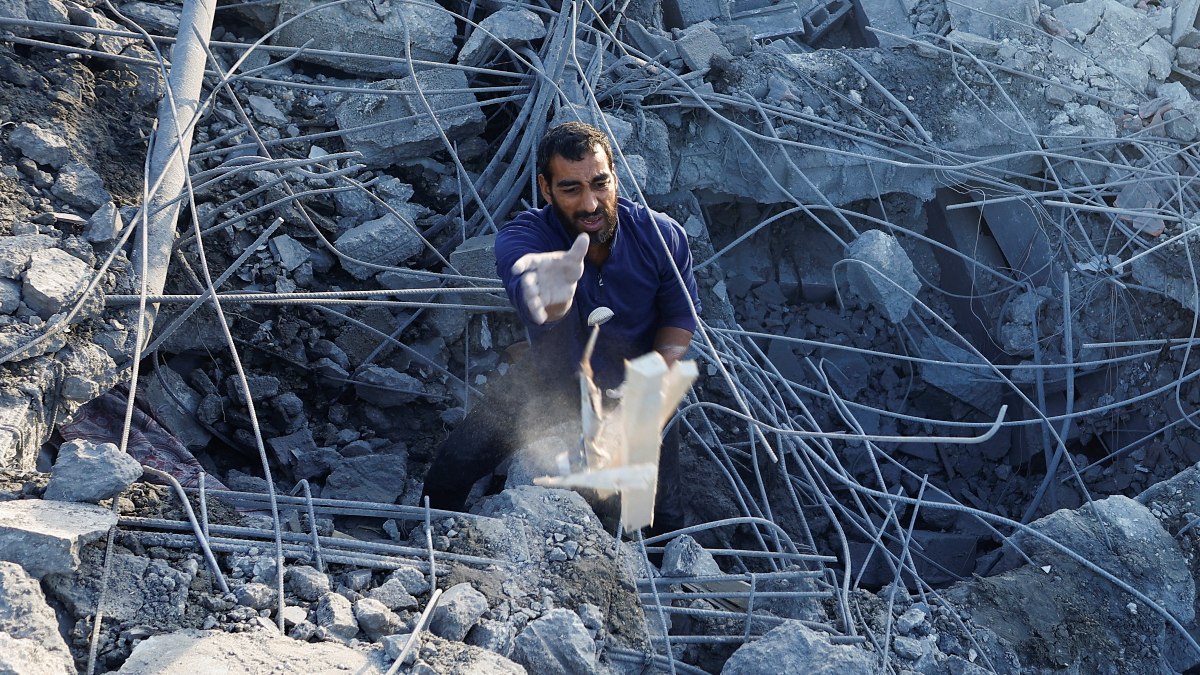 Gazze’de can kaybı 42 bin 924’e yükseldi